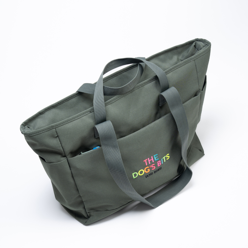 Recycled polyester dog travel bag closed